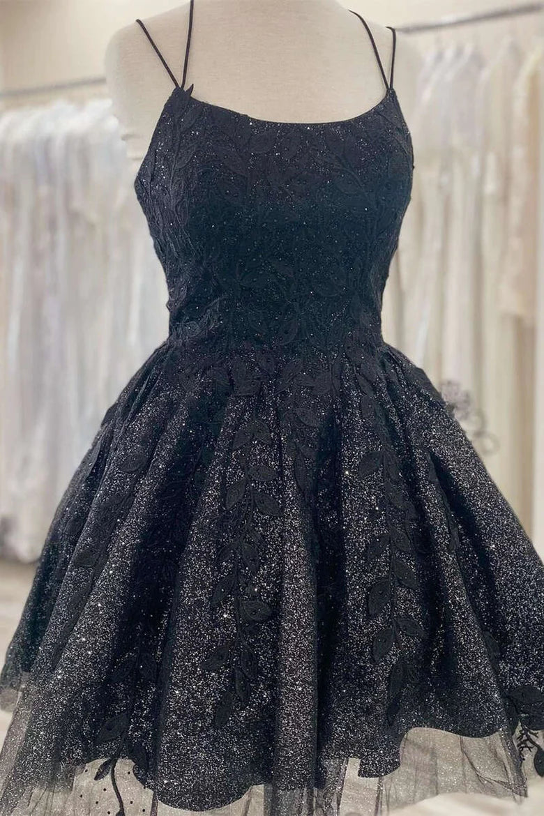 Vestido corto de fiesta con encaje, apliques brillantes y corte A